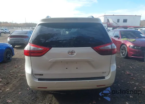 2015 Toyota Sienna Xle/Limited z USA, uszkodzony, nr VIN 5TDYK3DC1FS665322